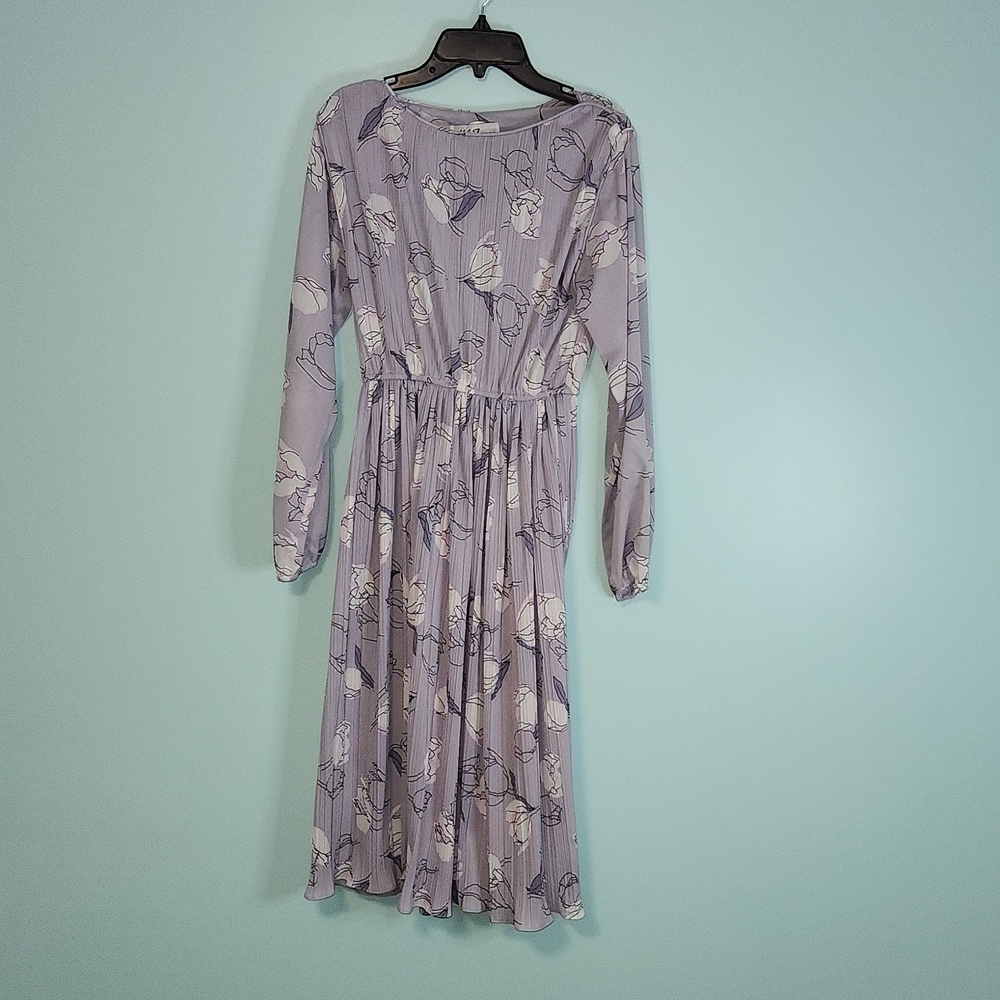 Hail Ferman Women's Vintage Size Medium Purple Dress.
Lot K